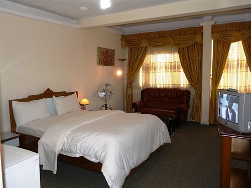 Azam Hotel Bamenda Dış mekan fotoğraf