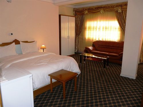 Azam Hotel Bamenda Dış mekan fotoğraf